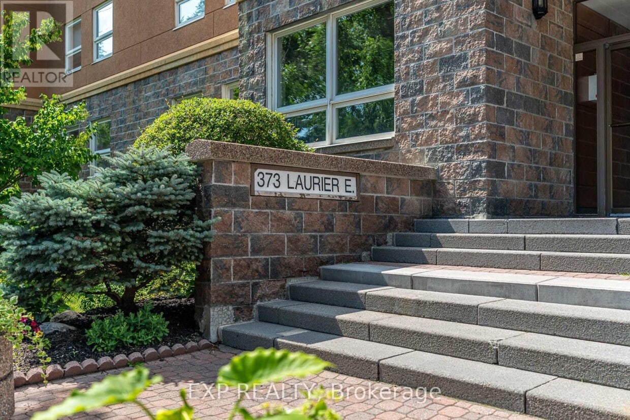 Primary Photo - 373-373 Laurier Ave E