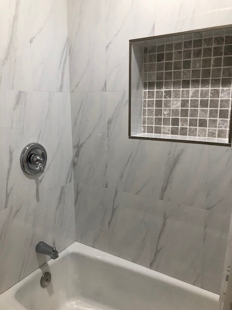 baño/ducha actualizados - 1922 Curtis Ave
