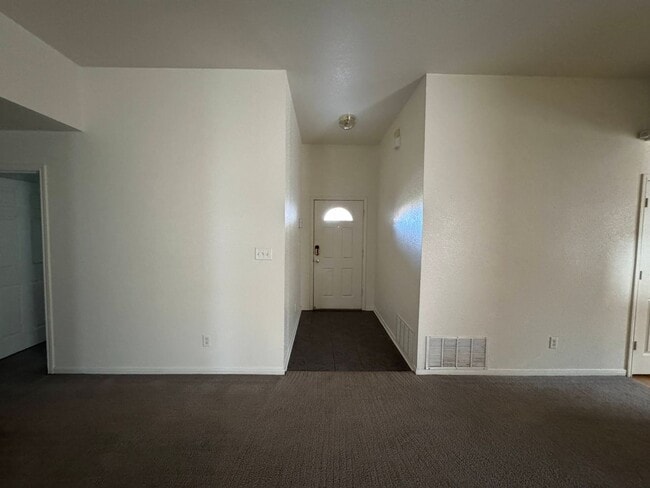 Foto del edificio - 2801 Bachelor Button Blvd