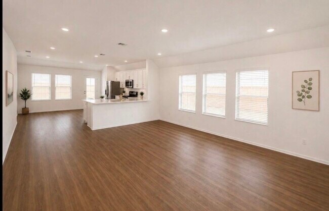 Foto del edificio - 7907 Elk Grv Ln