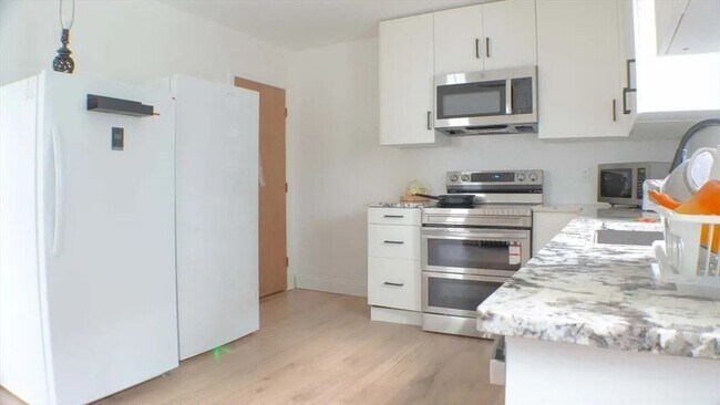 Foto del edificio - 186 Naples Rd