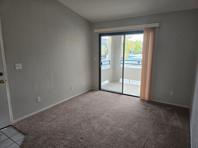 Foto del edificio - ***GREAT 1 BEDROOM/ 1 BATH CONDO ON SECOND...