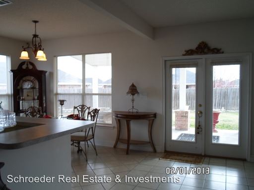 Building Photo - 15148 Mandarin Cv