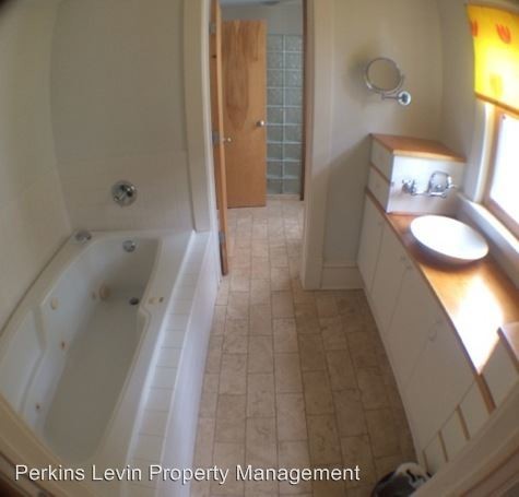 Foto del edificio - 1 br, 2 bath House - 2812 Fremont Ave S