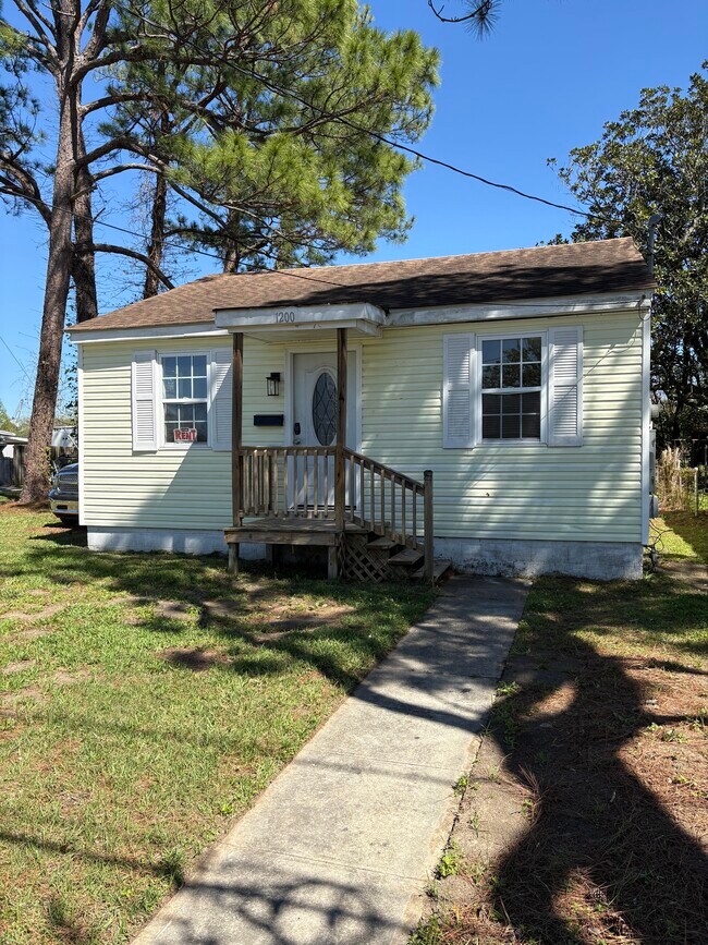 Foto del edificio - 1200 Southlawn Blvd