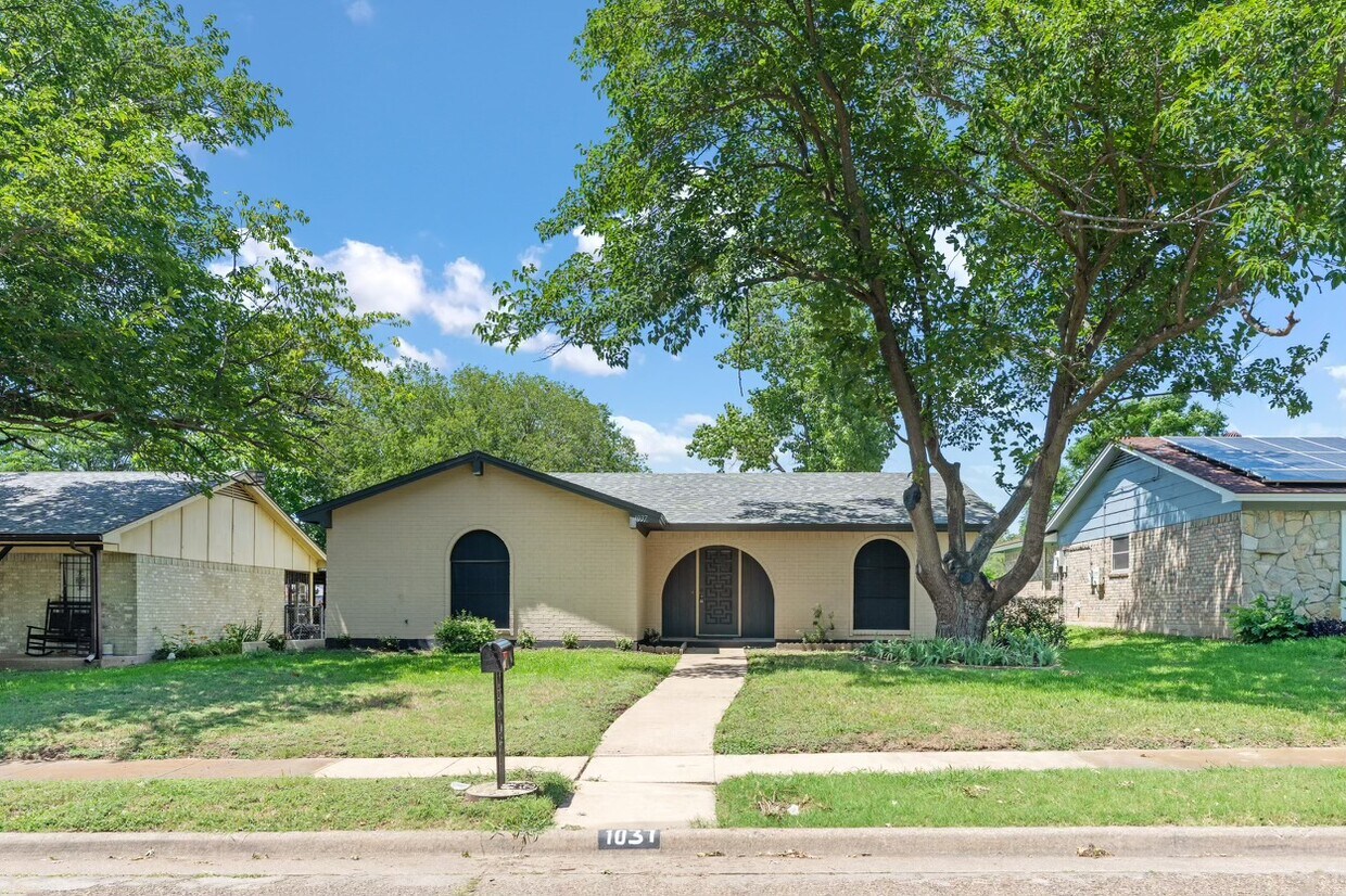 Primary Photo - 1037 Alicia Ln