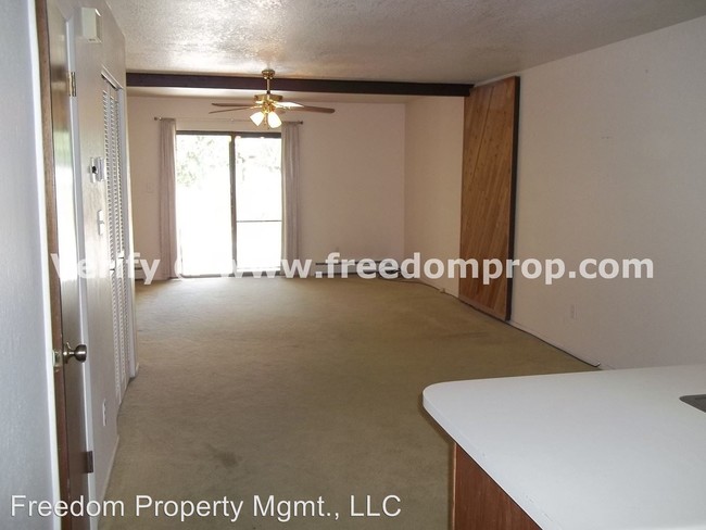 Building Photo - 255 Beacon Ct