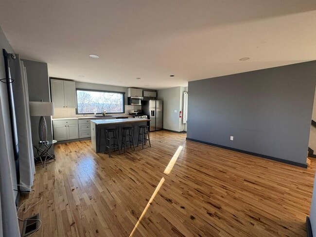 Building Photo - 6 Roosevelt Pl