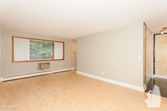 Building Photo - 416 W Barry Ave