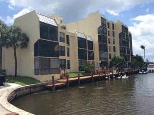 Building Photo - 8 Royal Palm Way