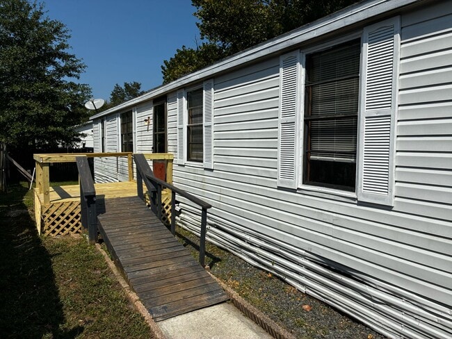 Foto del edificio - 7621 Sunwood Dr
