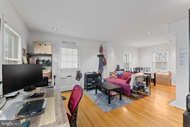 Building Photo - 5816 N Kings Hwy