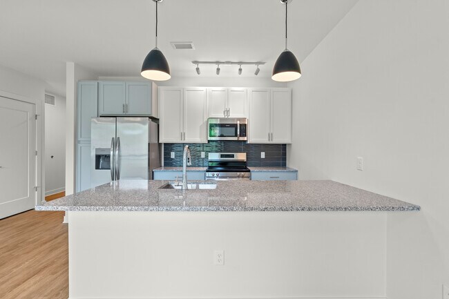 1 Bed - Standard w/ Bonus Room - Reed Creek Greenway Apartments