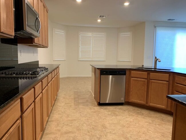 Foto del edificio - $6290 -- STUNNING 5 BEDROOM MODEL HOME IN NORTH FREMONT BUILT IN 2017