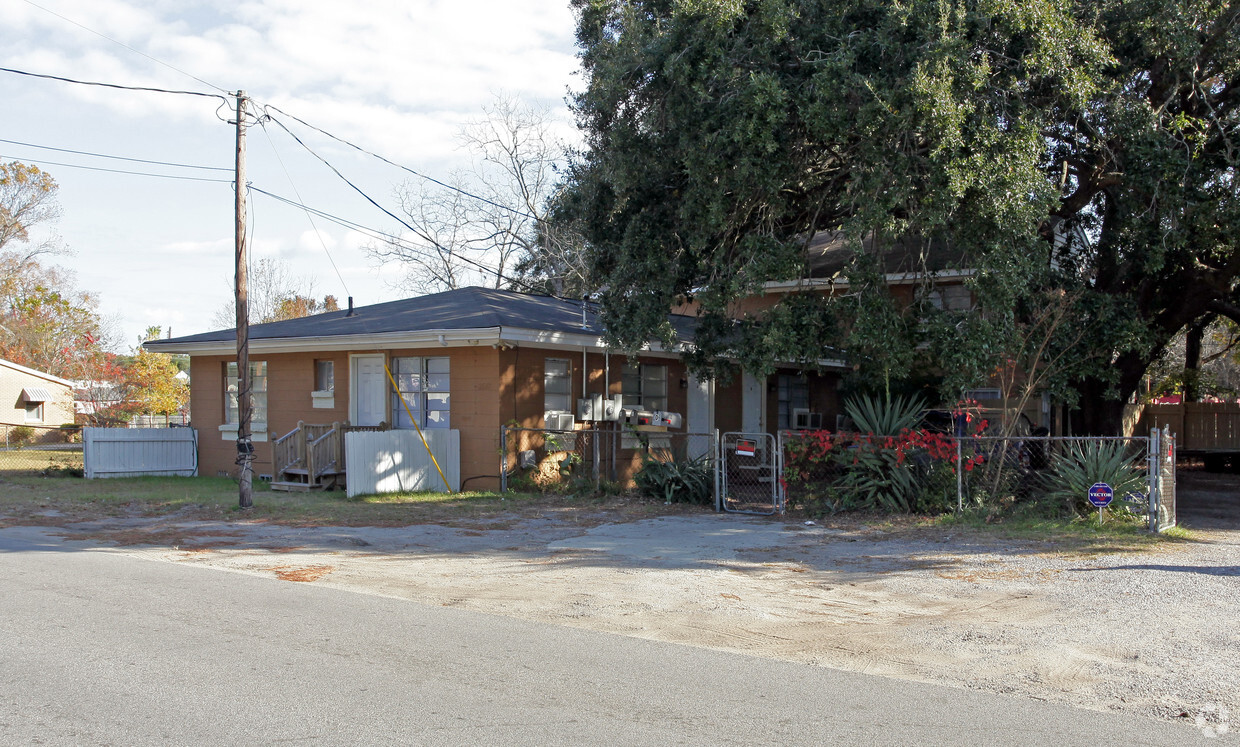 Primary Photo - 2647 Bonds Ave