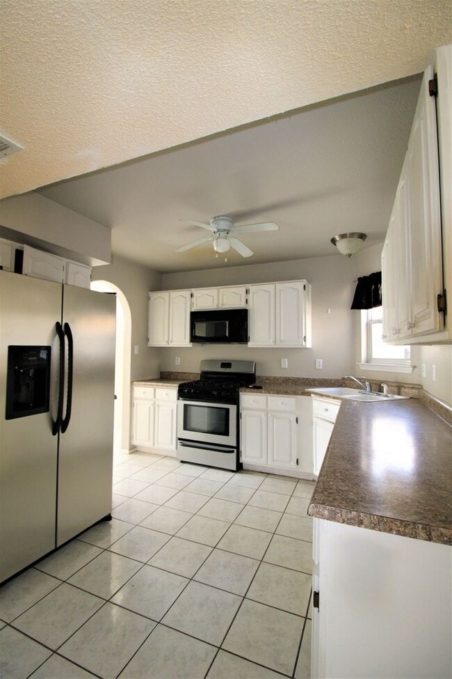 Building Photo - Stunning Two-Story Home in North Hills wit...