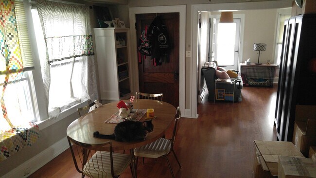 Foto del edificio - 1575 Rosewood Ave