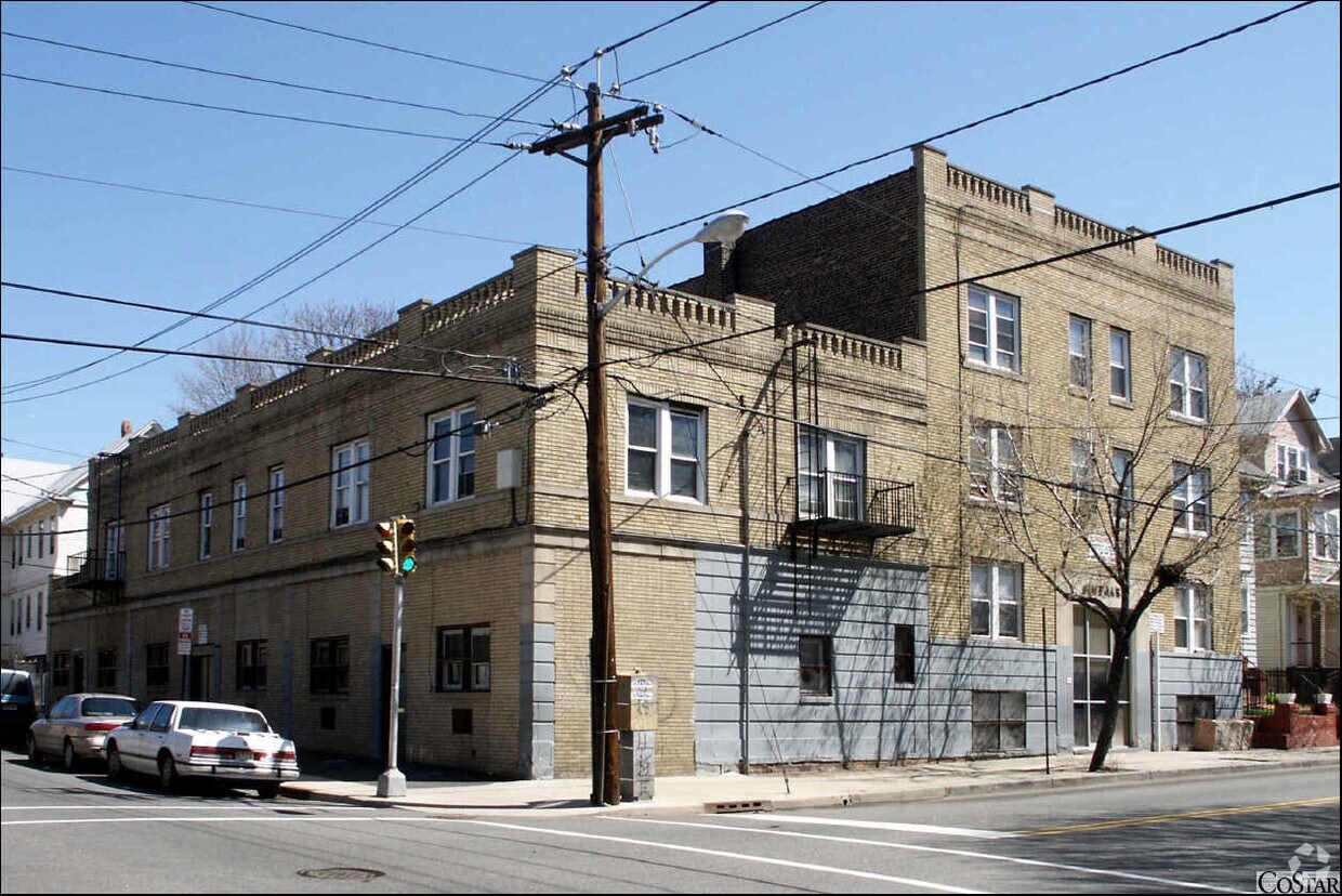 Foto del edificio - 203 Shephard Ave