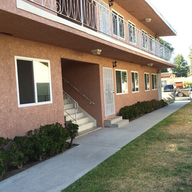456 HULLETT ST NO. LONG BEACH CA es - 456 E Hullett St