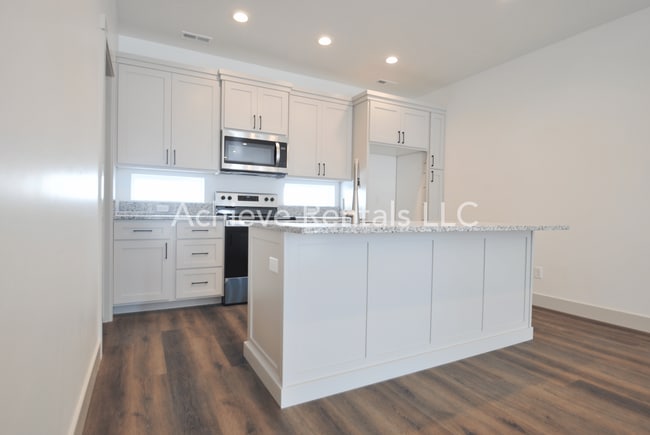 Building Photo - 650 S 450 E
