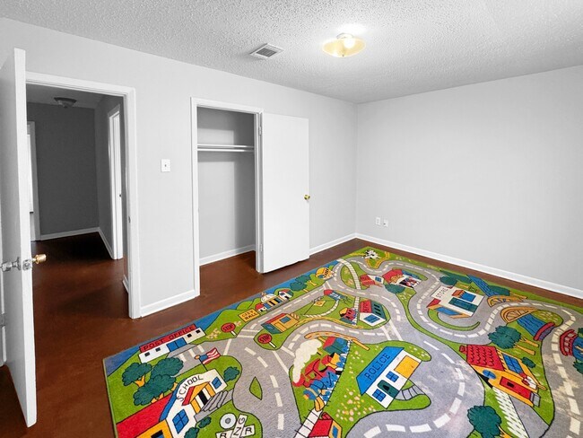 Foto del edificio - 3005 Magellan St