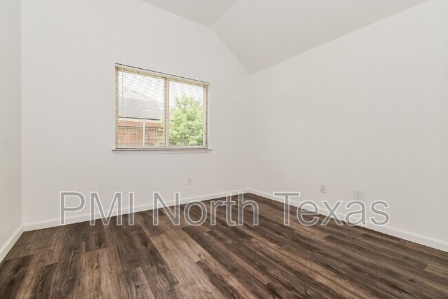 Building Photo - 9324 Jerico Dr
