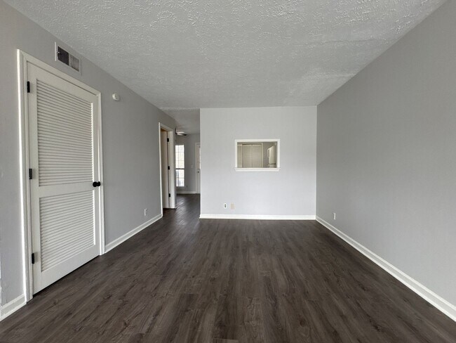 Foto del edificio - Updated 3BR Home Near Percy Priest & Airport – Fenced Yard & Easy Commute