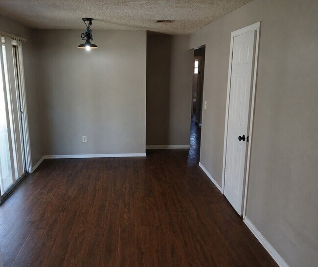 Building Photo - 5024 Brookdale Dr
