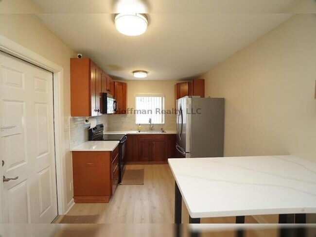 Building Photo - Charming South Tampa Home-2BR/1BA with Gar...