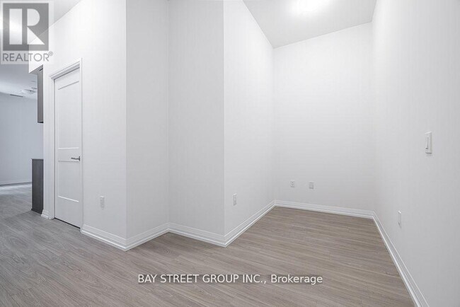 Photo du bâtiment - 50 Dunfield Ave