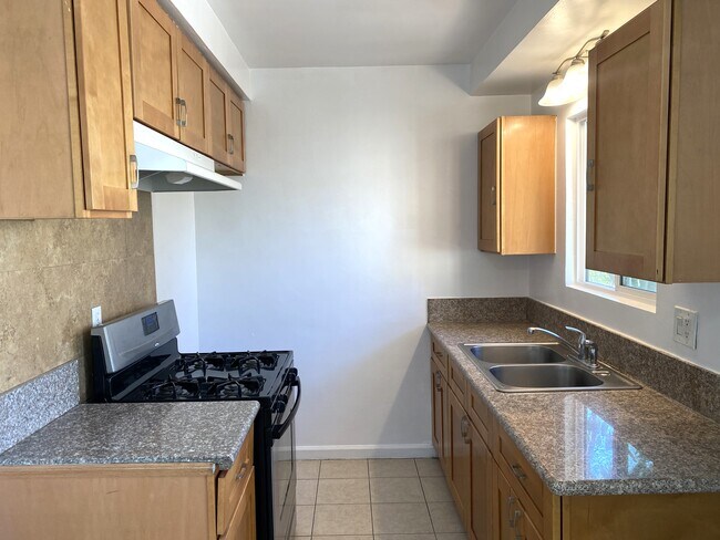 Foto del edificio - 8435 Willis Ave