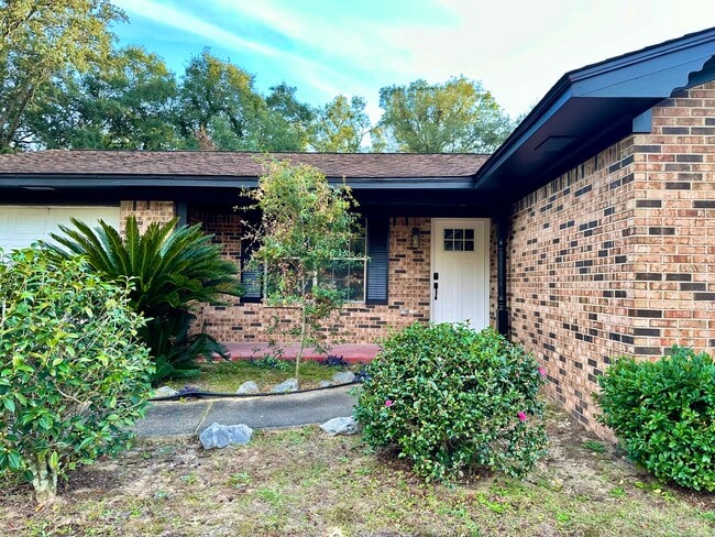 Foto del edificio - 7615 Long Meadow Ln