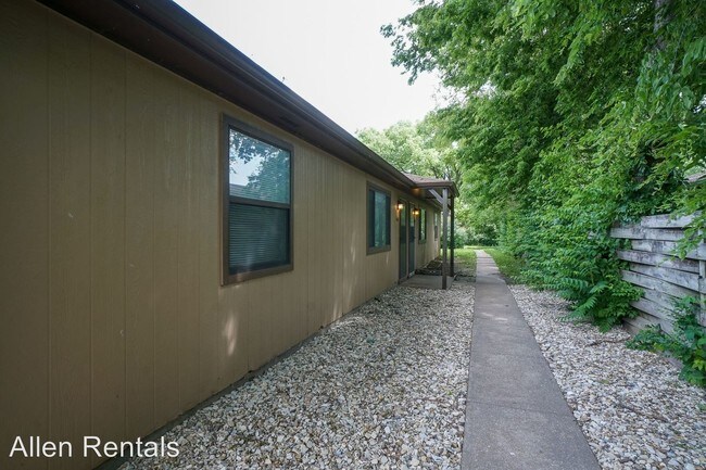 Building Photo - 2 br, 1 bath Apartment - 604 Yuma 606 Yuma