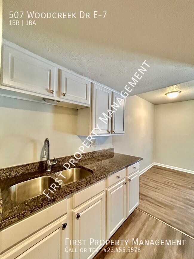 Foto del edificio - 507 Woodcreek Dr