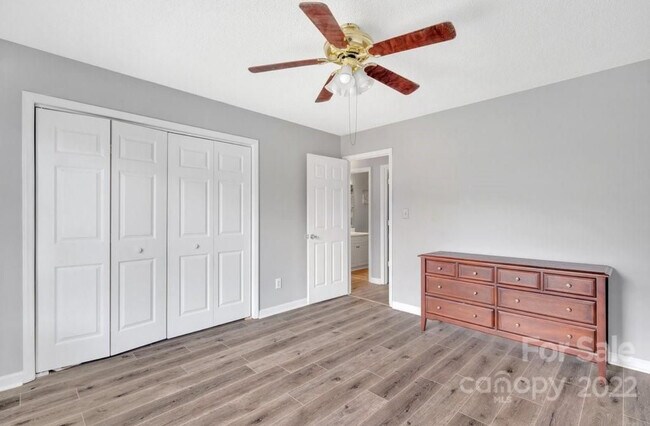 Foto del edificio - 1411 Dove Landing Rd