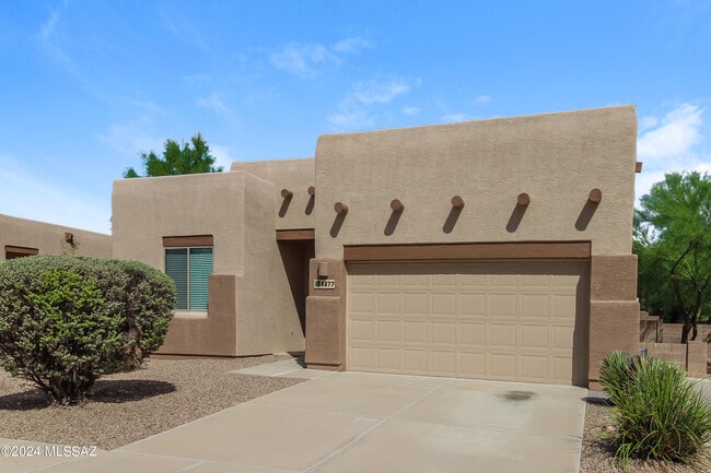 Building Photo - 8877 N Sky Dancer Cir