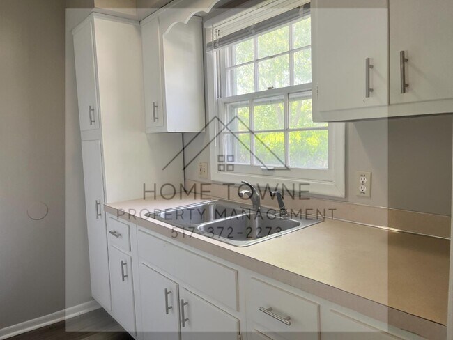 Foto del edificio - 1632 Greencrest Ave