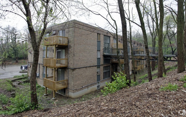 Clifton Woods - Clifton Woods Apartments