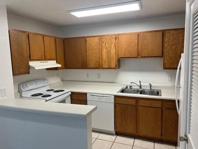 Building Photo - 100 Kazmira Ct