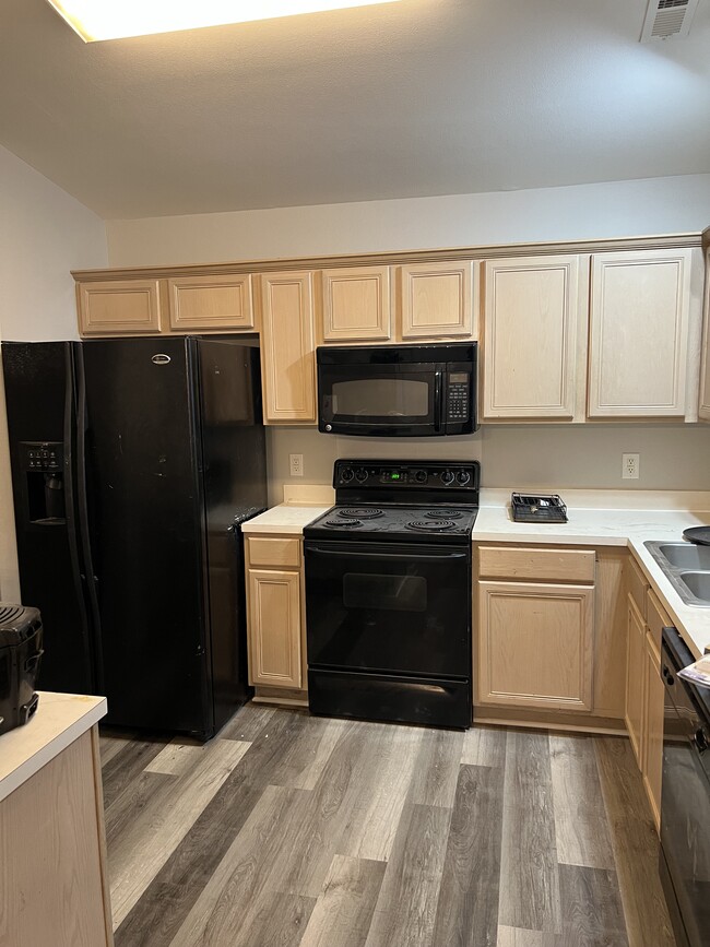 kitchen - 5511 Waverly Lynn Ln