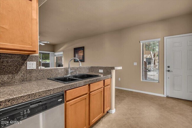 Building Photo - 1351 N Pleasant Dr