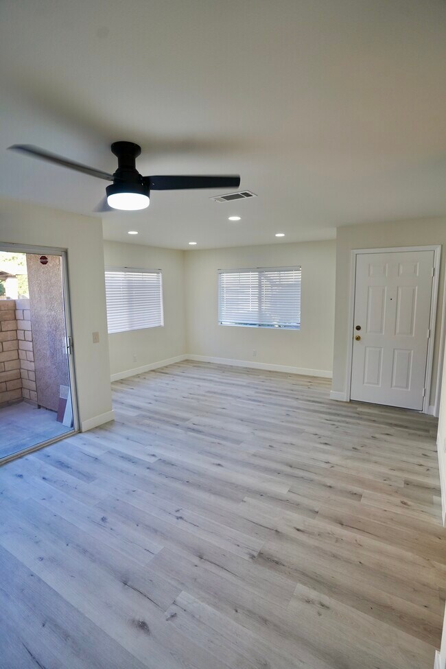 Foto del edificio - 4504 Apricot Rd