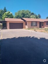 Building Photo - 410 NE Candy Ln