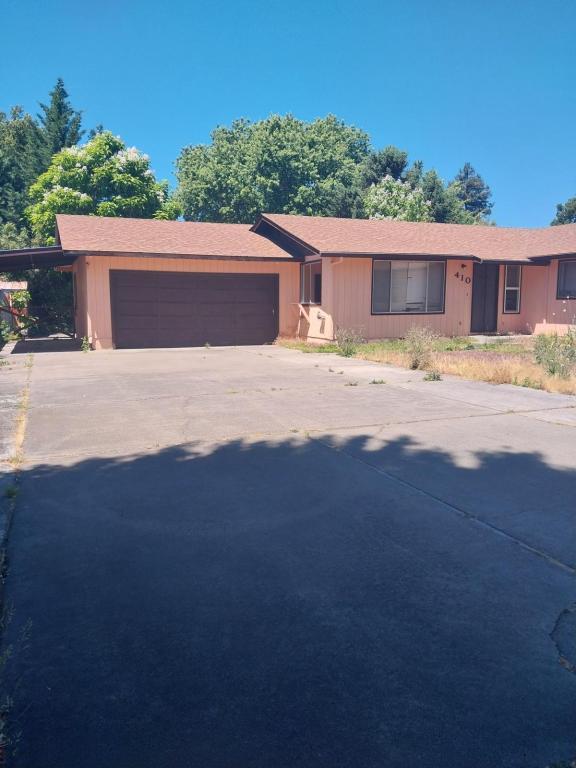 Building Photo - 410 NE Candy Ln