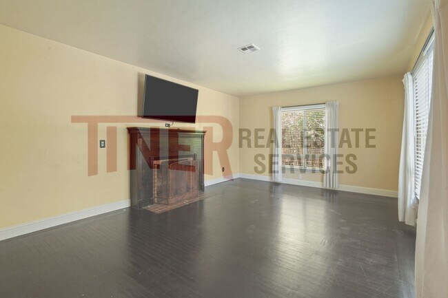 Foto del edificio - Beautiful Pet Friendly Bungalow MOVE IN SP...