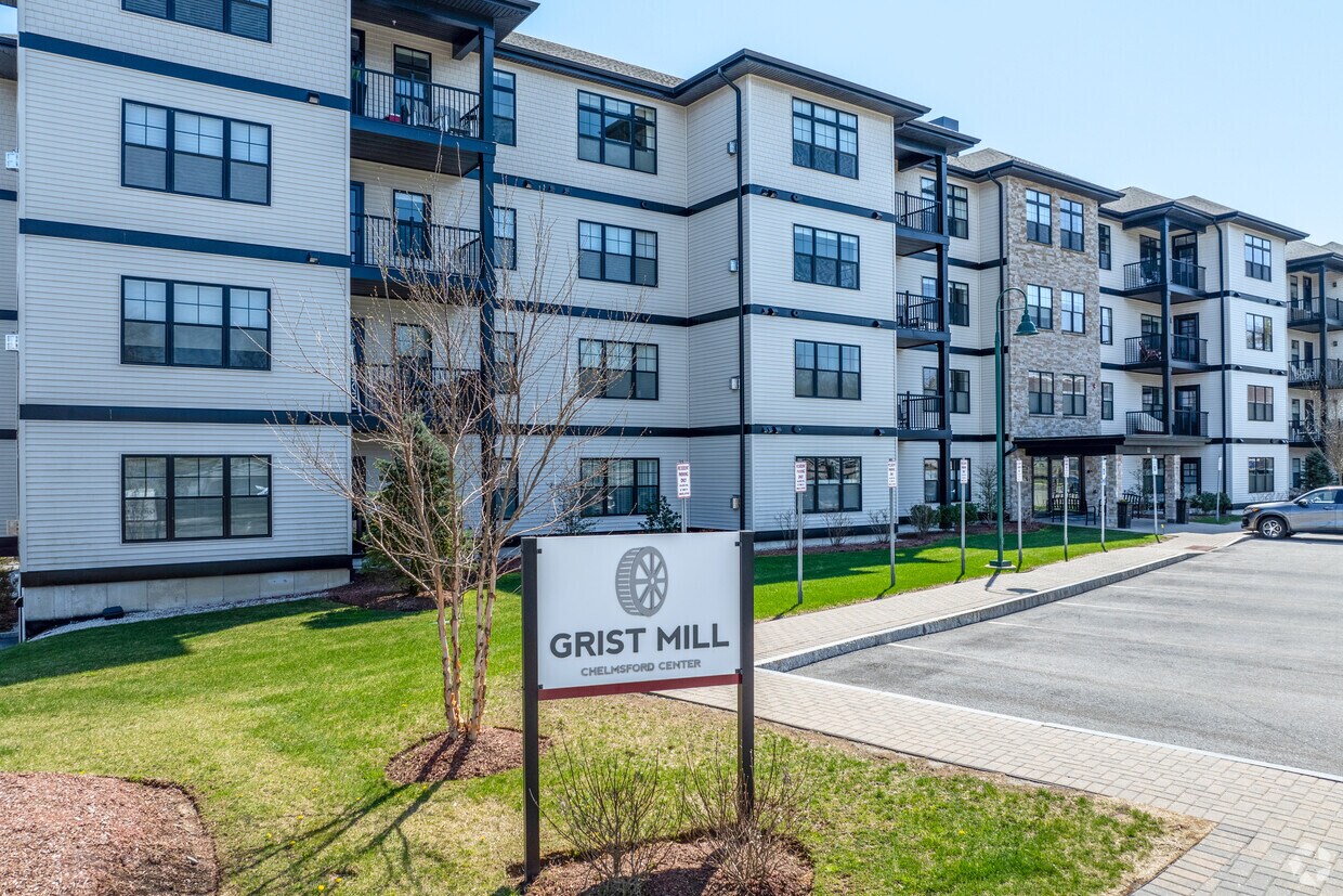 11 Cushing Place se encuentra en Chelmsford, MA. - Grist Mill Apartments