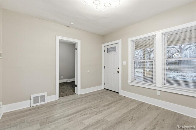 Building Photo - 6433 Globe St