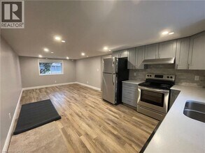 Building Photo - 124 Forest Hill Dr