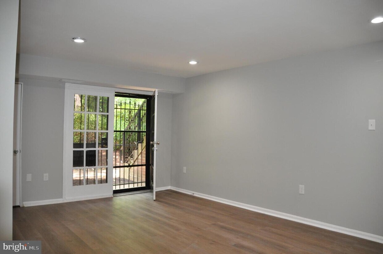 403 N Beauregard St Unit 104, Alexandria, VA 22312 Condo for Rent in