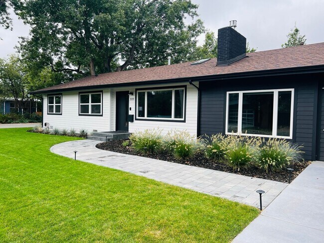 Building Photo - STUNNING MODERN FARMHOUSE in North Boulder...